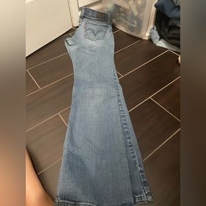 Low waisted Levi’s jeans size 5